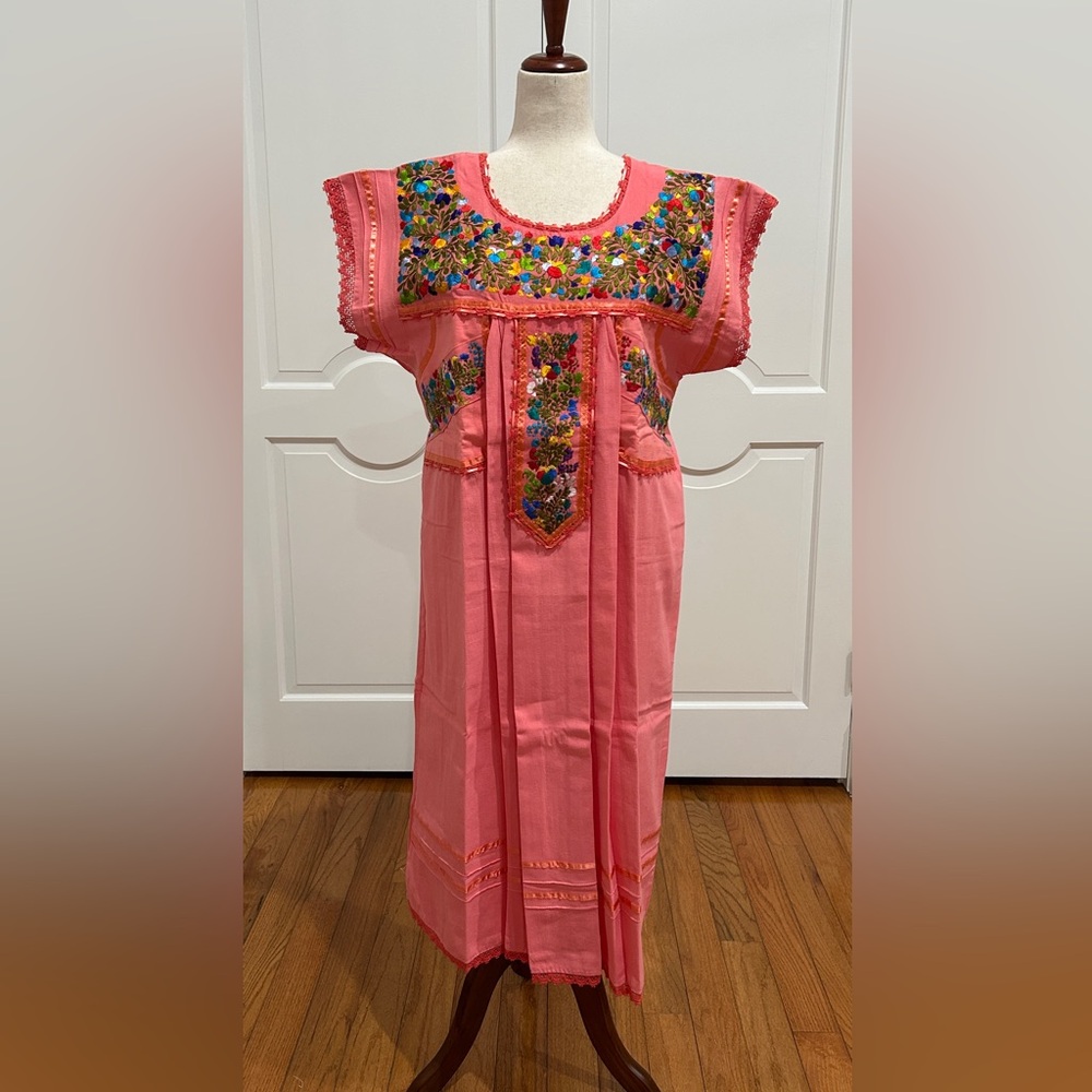 Mexican dress, Oaxaca dress, hand embroidery dress.